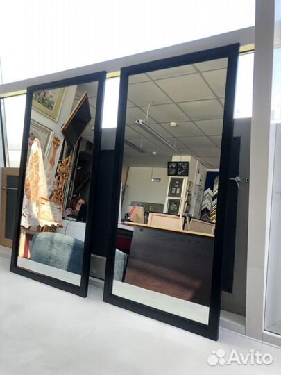 Зеркало в черной раме