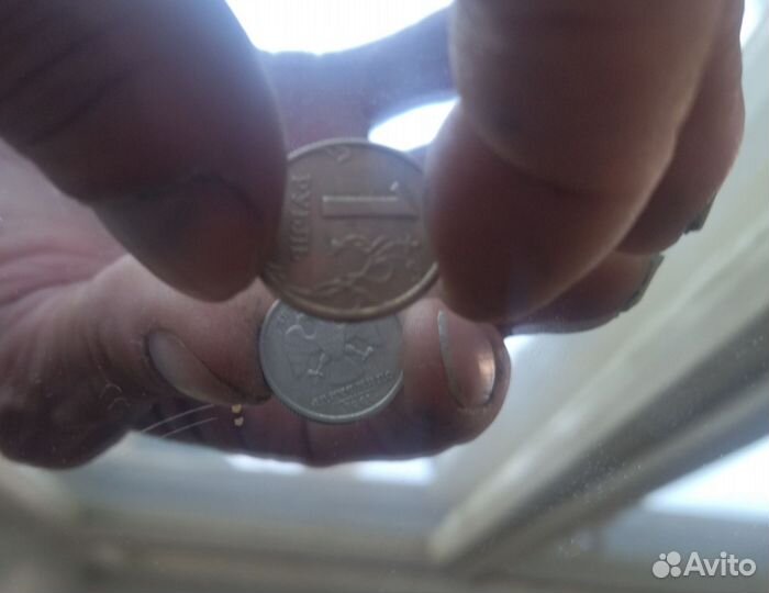 Монета 1 рубль с поворотом