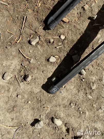 Поводок стеклоочистителя левый Mercedes W220