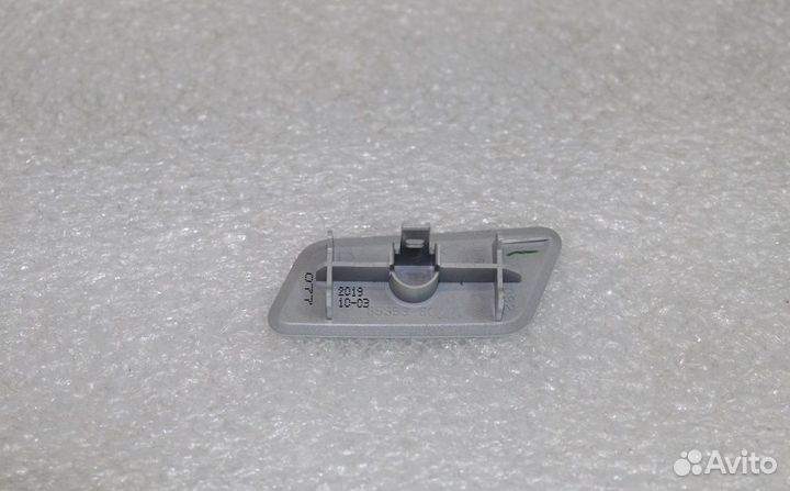 Lexus LX Крышка омывателя фары правая 2015-2021