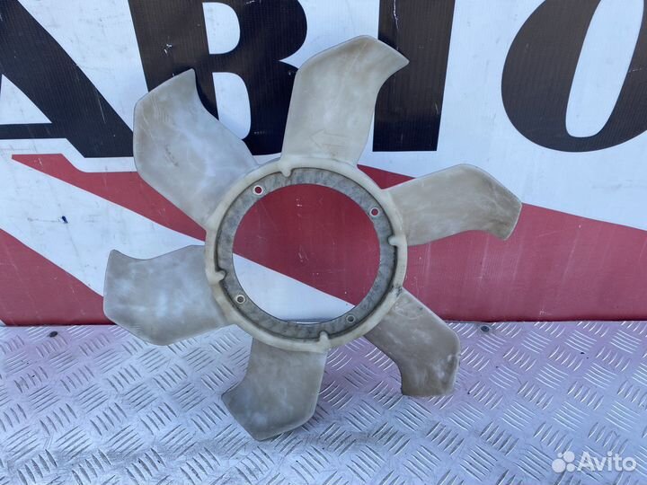 Крыльчатка охлаждения двигателя Mitsubishi Pajero