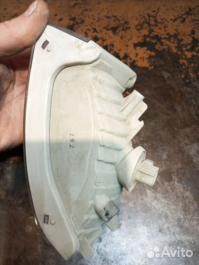 Фара противотуманная левая toyota mark 2 gx110