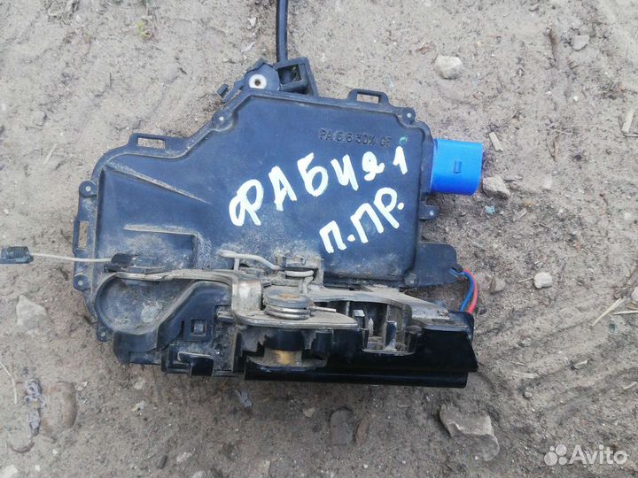 Замок двери Skoda Fabia 1