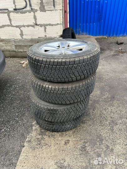 Bridgestone Blizzak DM-V2 225/65 R17