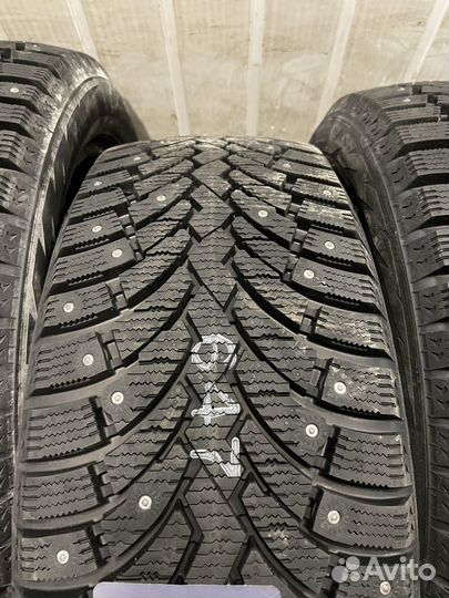 Pirelli Formula Ice 215/50 R17