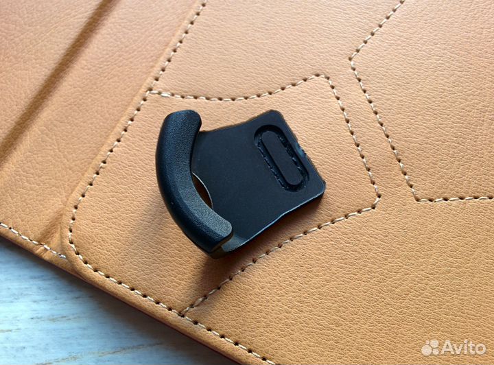 Универсальные чехлы на планшеты