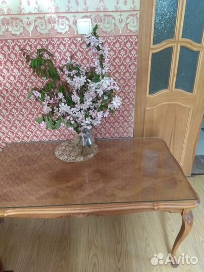 Антикварный журнальный столик
