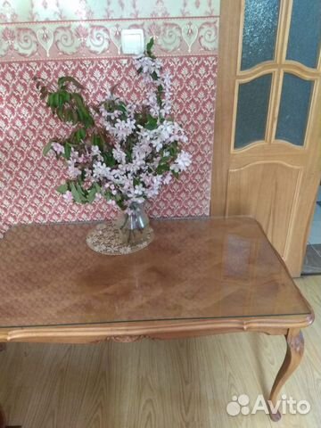 Антикварный журнальный столик
