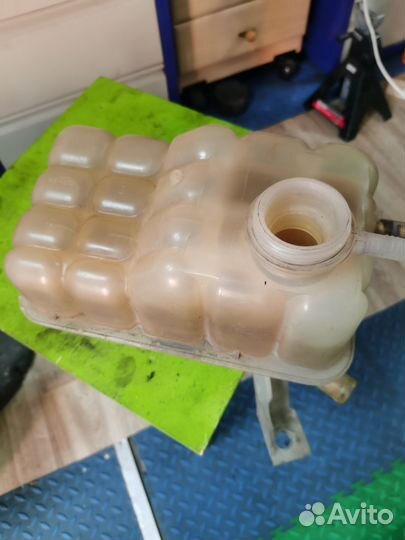 Бачок расширительный Chevrolet Tahoe