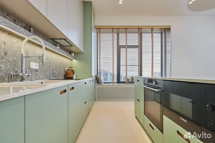 Современная кухня-гостиная с островом