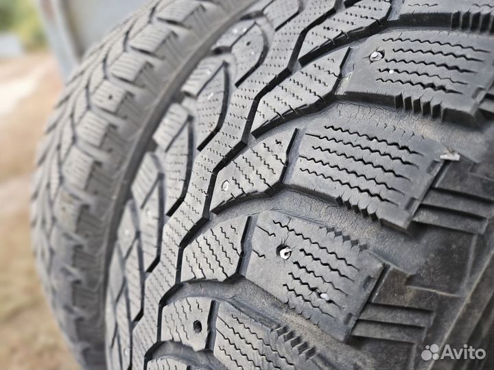 Bridgestone Blizzak Spike-01 235/60 R18