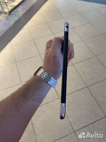 iPad 5 Gen (2017) 32Gb Wi-Fi+Sim