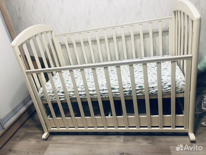 Детская кроватка