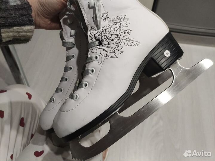 Коньки фигурные 35размер