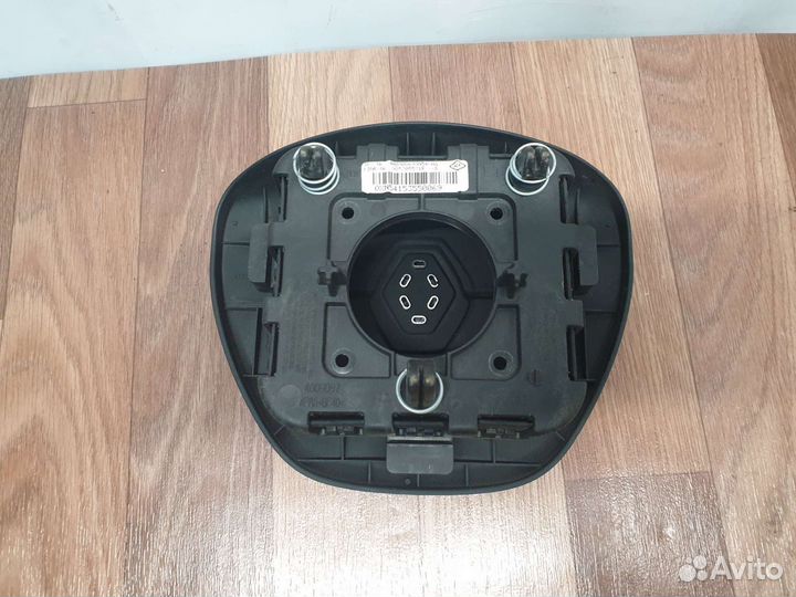 Рулевая накладка Renault Sandero