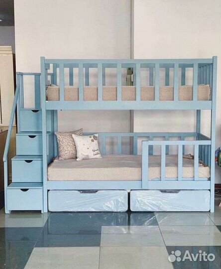 Двухъярусная кровать