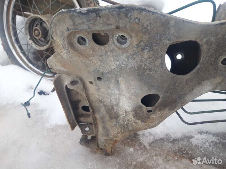 Алюминивая моторная балка рено твинго1