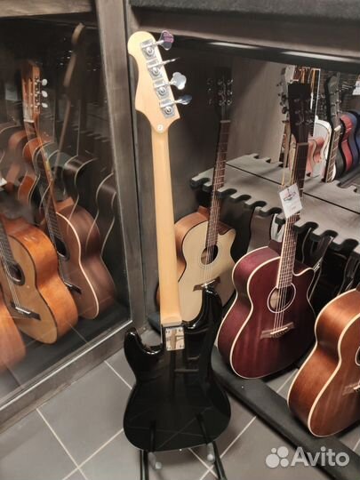 Бас-гитара Новая