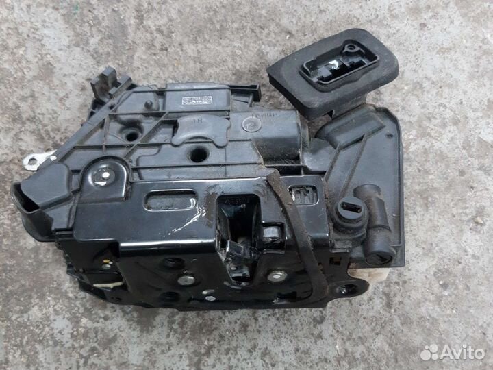 Замок двери задний Volkswagen polo седан