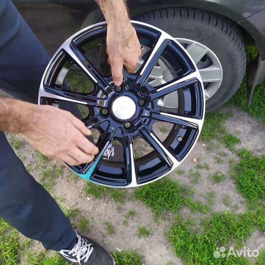 Продам литые диски новые