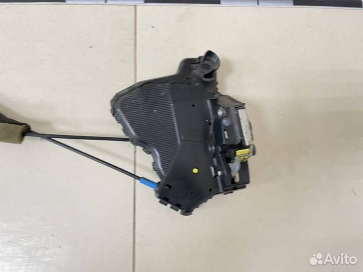 Замок двери передней левой Lexus IS 250/350 2005-2