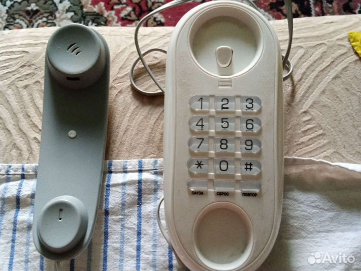 Кнопочный телефон