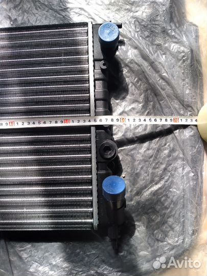 Радиатор охлаждения Renault 21