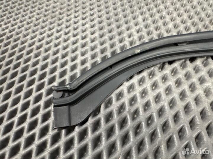 Уплотнительная резинка задняя левая Chevrolet