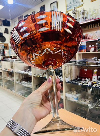 Ваза для фруктов на ножке. Листайте фото