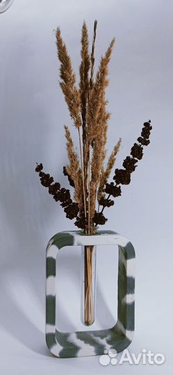 Ваза из бетона декоративная с колбой