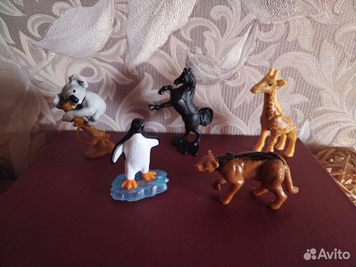 Игрушки киндер - сюрприз Натунс и новогодние
