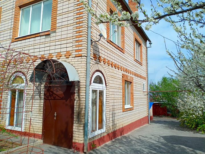 Дом 200 м² на участке 12 сот.