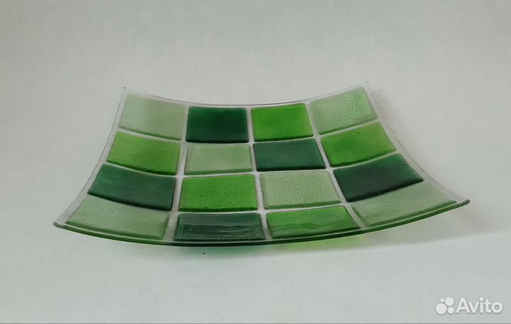Стеклянная посуда. Блюдо зелёное 30х30 см