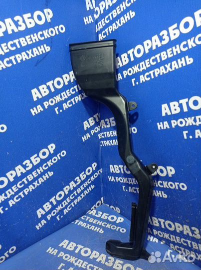 Воздуховод Audi A8D3 седан 2005