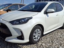 Toyota Yaris 1.0 CVT, 2021, 33 000 км, с пробегом, цена 1 460 000 руб.