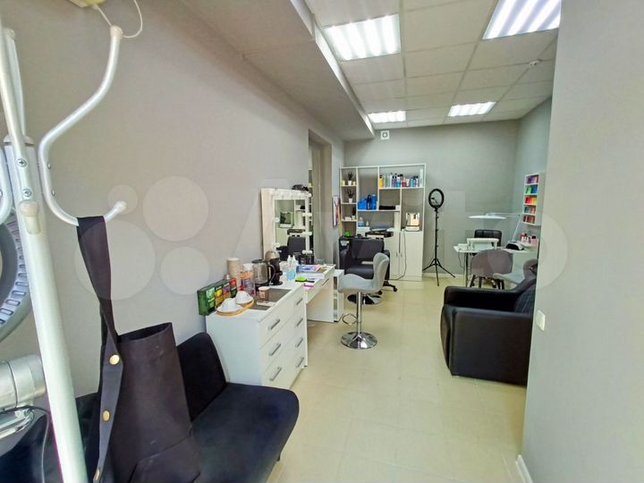 Первая линия. Торгово-Офисное или Салон в Центре