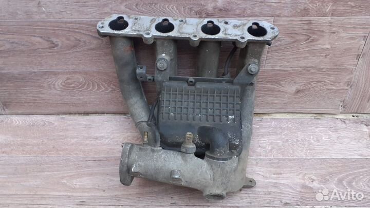 Коллектор впускной (2,0L) №13 Peugeot 406 1998