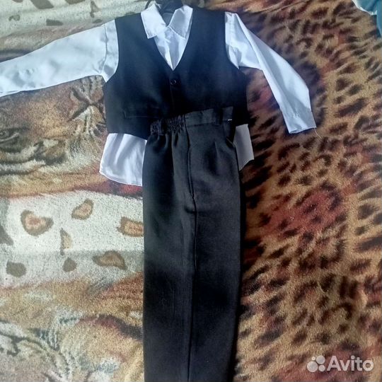 Продаю костюм