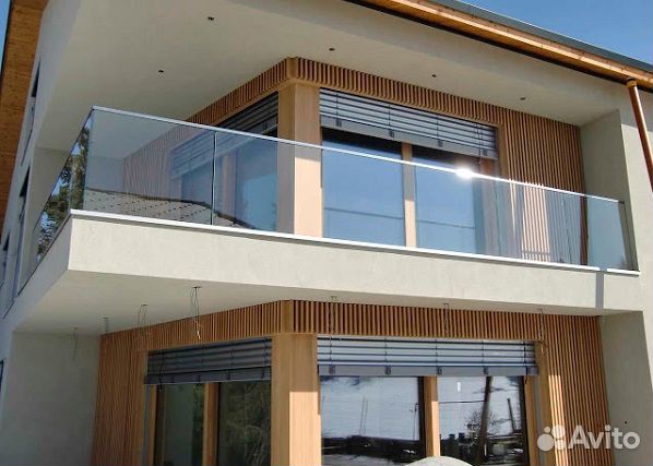 Безрамное ограждение балкона