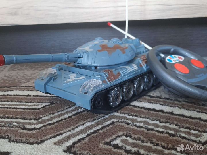 Игрушечный Танк