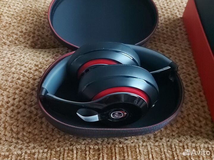 Беспроводные наушники.Beats stydio