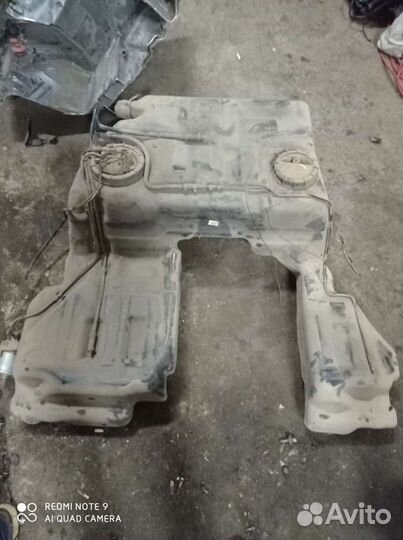 Бензобак Ауди А8 Д2 Бак топливный