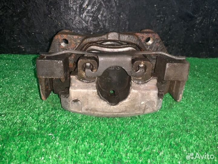 Суппорт передний левый Bmw 5-Series E39 M52B20