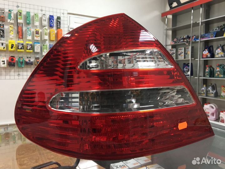 Задний левый стоп Mercedes w211 оригинал