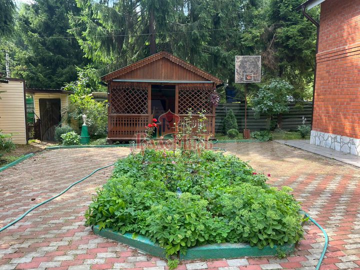 Дом 179,9 м² на участке 10 сот.