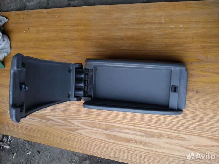 Подлокотник Mazda bt-50