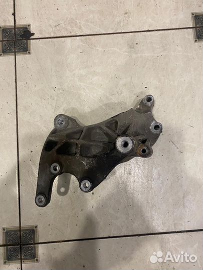 Кронштейн гур Mitsubishi Lancer 10