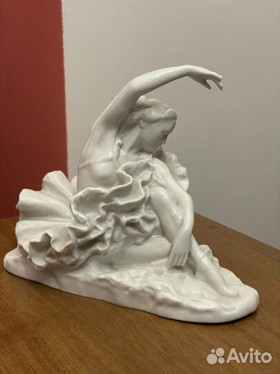 Фарфоровая статуэтка Балерина