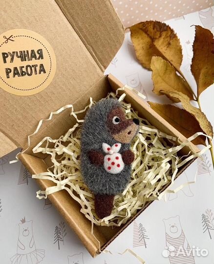 Брошь из шерсти