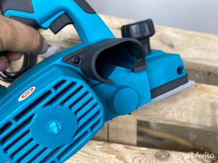 Электрический рубанок Makita KP0800